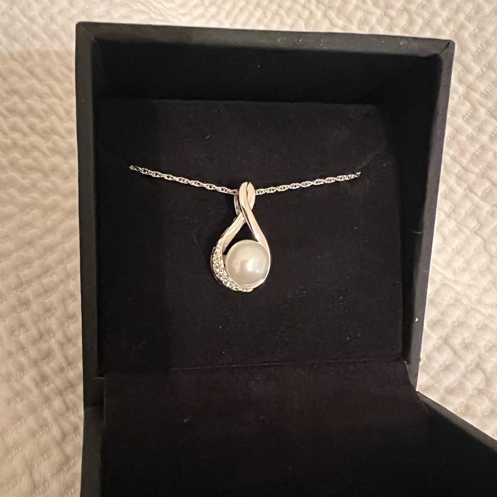 Kay Jeweler Cultured Pearl Necklace in sterling silver